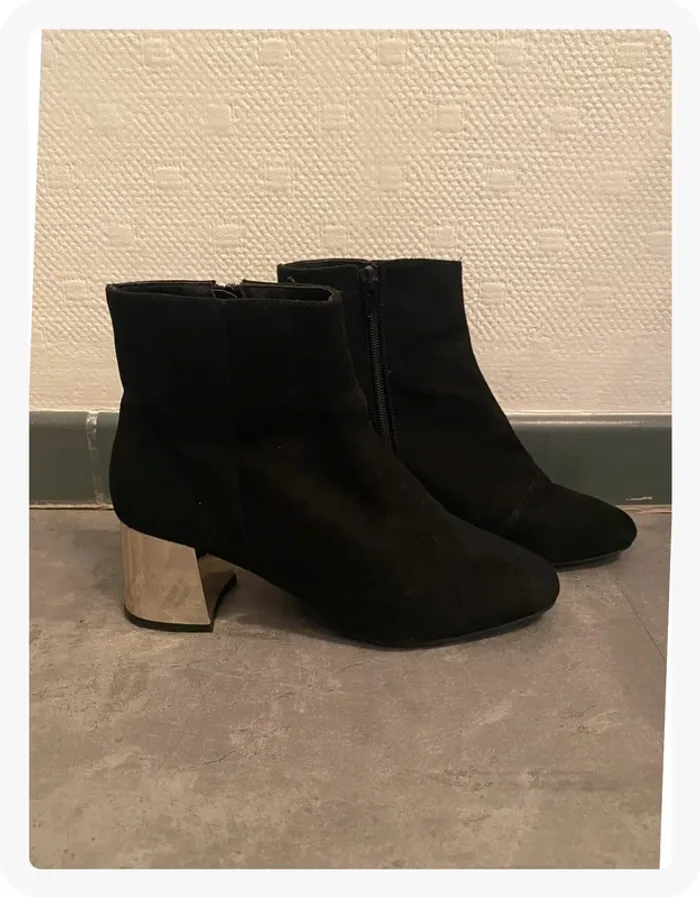 Bottines effet daim noires bout carrés talon miroir doré Primark