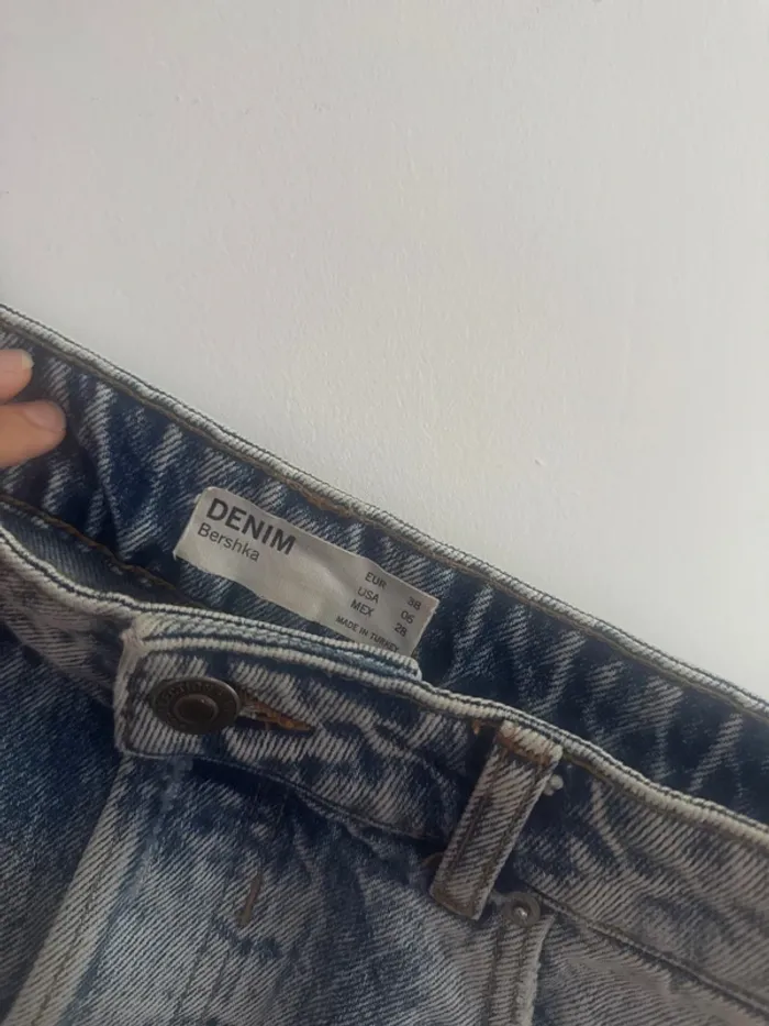 Mini jupe en jean délavé Bershka – T. 38 (EU) / 6 (US) / 26 (MEX) - photo numéro 3