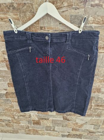 1 JUPE epais bleu marine pr mi saison et hivers taille 46  marque CA
