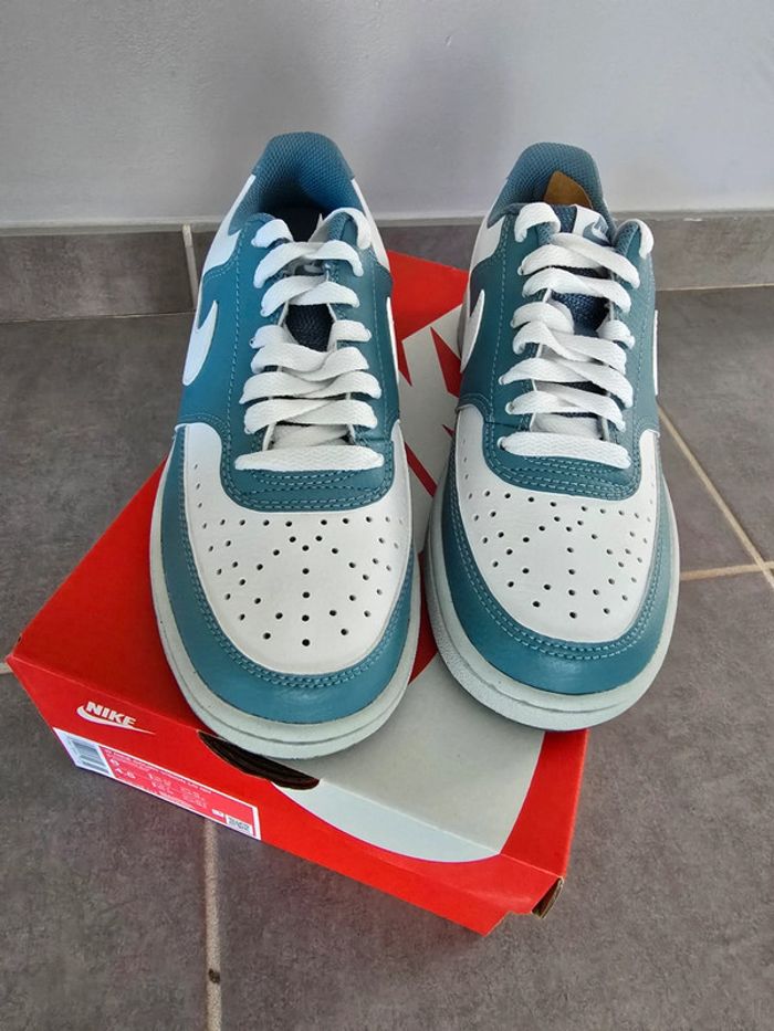 Basket nike Dunk turquoise et blanche - photo numéro 4