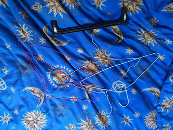 Lot de 5 cintres bon état 