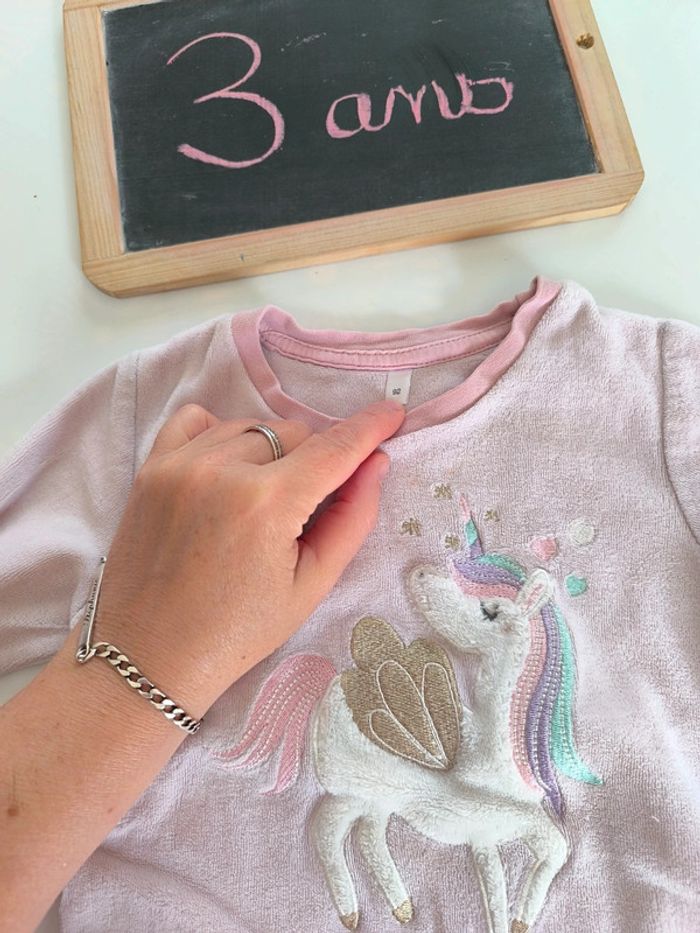Pyjama licorne taille 3 ans en bon état - photo numéro 2