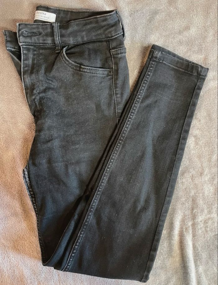 jean skinny noir, taille haute, T38, Bershka 🖤