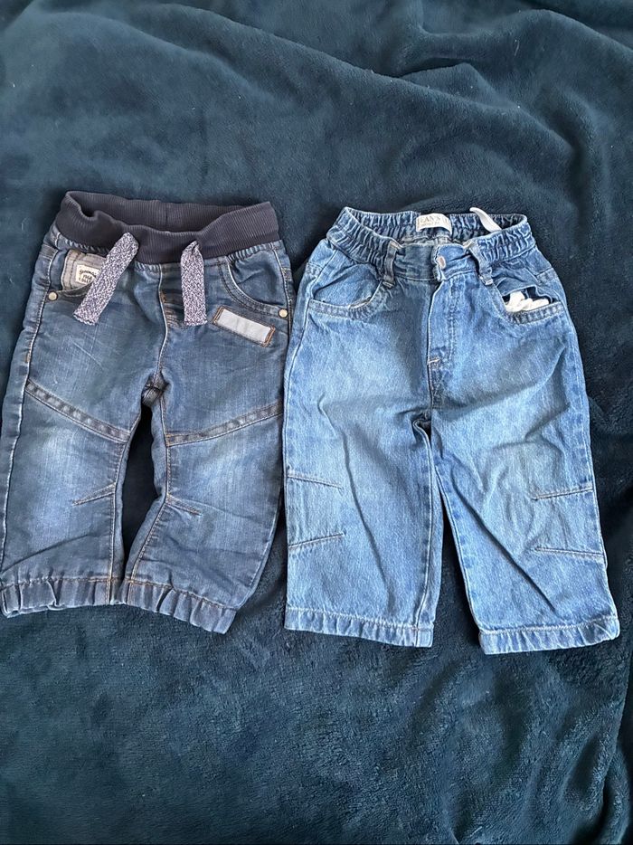 Lot 2 pantalons taille 12 mois
