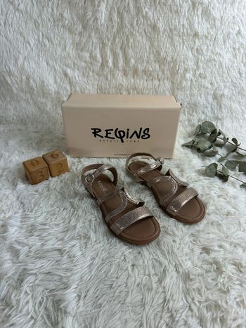 Paire de sandales reqins taille 32