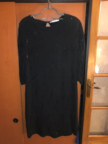 Robe noire à sequins Mango