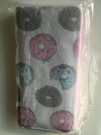 Grand porte monnaie motif doonuts Neuf