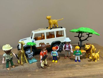 Playmobil Wild Life 6798 Aventuriers avec 4x4 et couple de lions