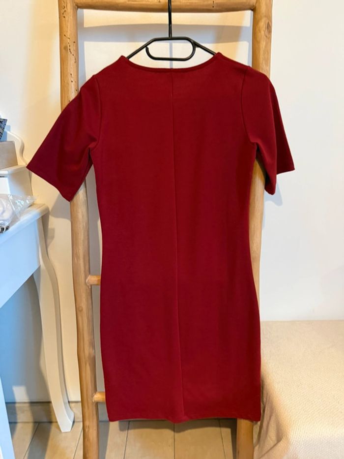 Jolie robe bordeaux - photo numéro 3