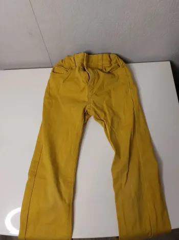 Pantalon jaune "Kiabi"