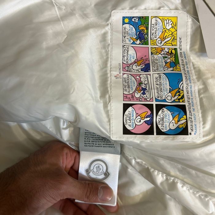 Je vend mon manteau Moncler blanc - photo numéro 4