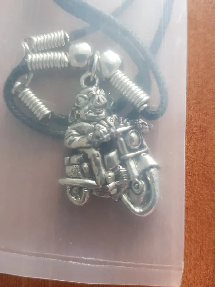 Collier fantaisie cochon motard - photo numéro 2