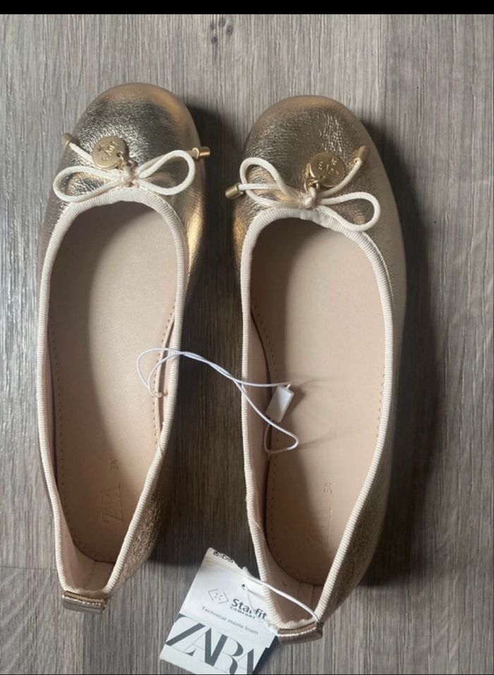 Ballerines dorées taille 34 Zara - photo numéro 2