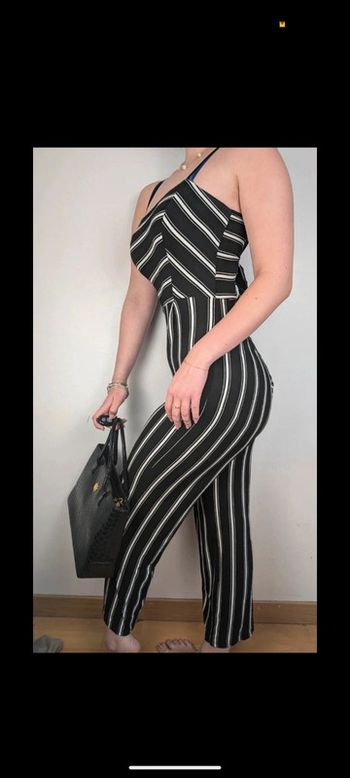 Combinaison à bretelles moulante rayée noire et blanche dos nu