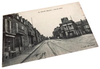 Carte postale ancienne Ducey (Manche) Rue du Génie