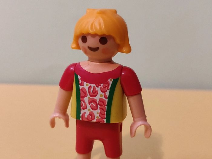 Petite fille Playmobil - très bon état - photo numéro 2