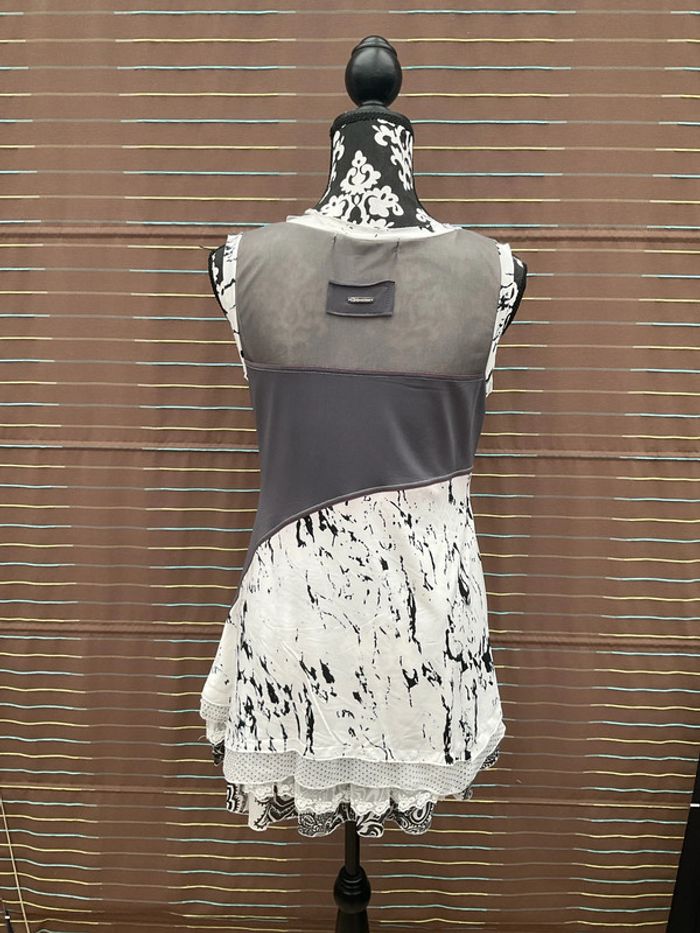 Blouse sans manche noire, blanc et gris Neuve T3 - photo numéro 2