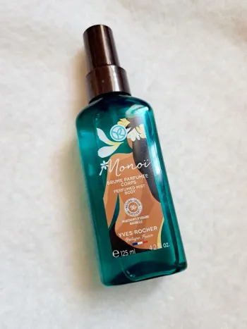 Brume corporelle parfumée corps Yves Rocher Monoï de Tahiti.