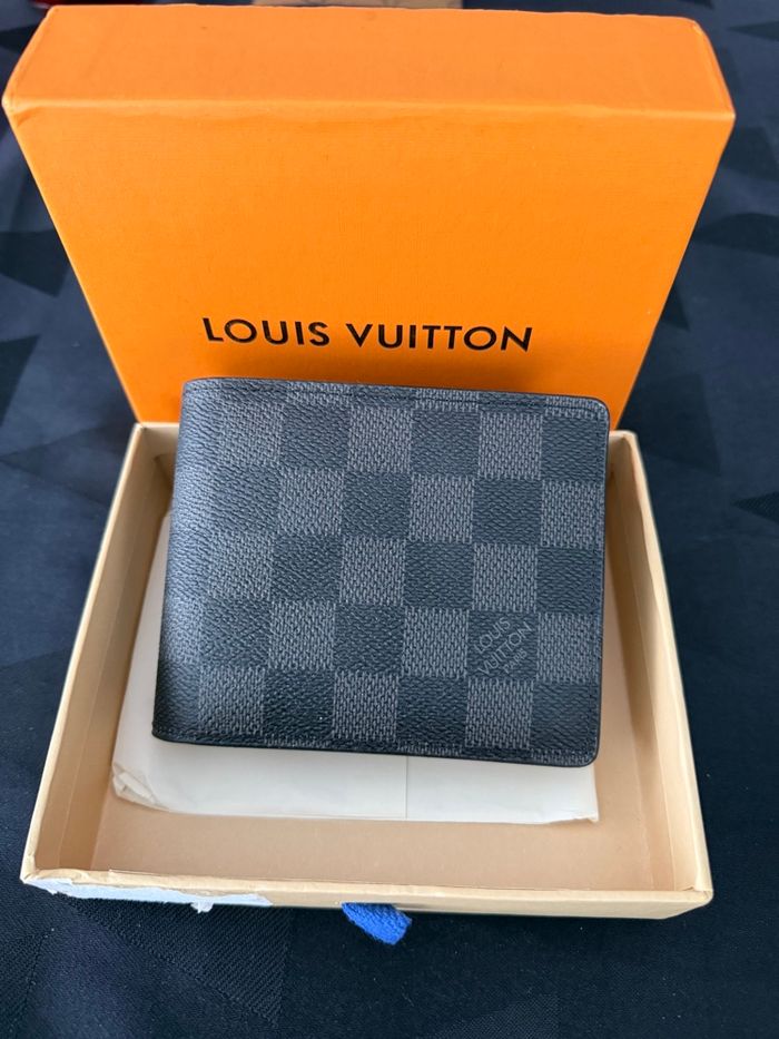 Porte feuilles LV