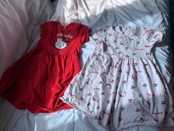 2 robes Hello Kitty