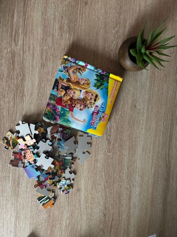 Livre puzzle Barbie et ses sœurs à la recherche des chiots 