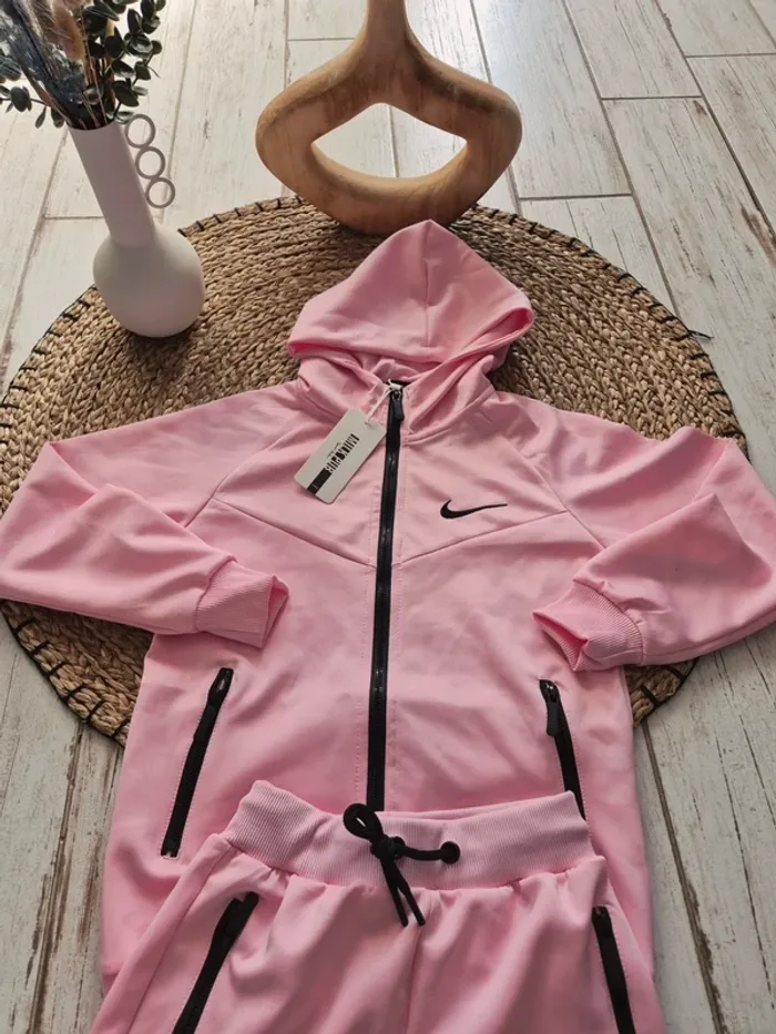 Ensemble de sport  jogging neuf 10 ans - photo numéro 2