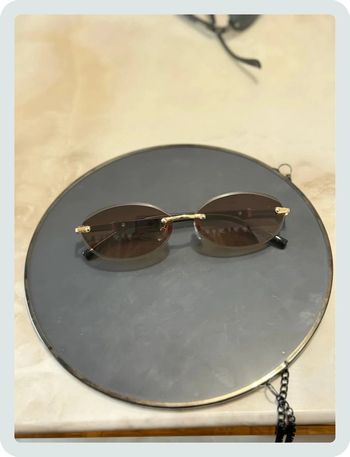 Lunette de soleil ovale marron clair