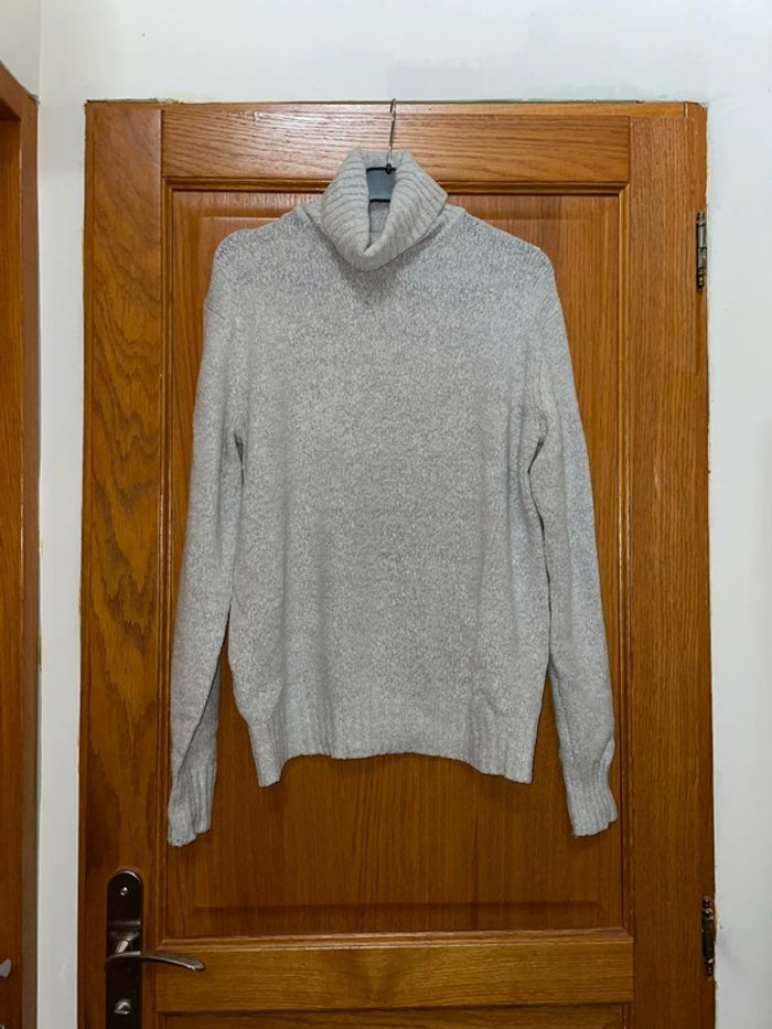Pull gris col roulé