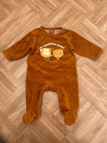 Pyjama une pièce marron taille 3 mois Kiabi