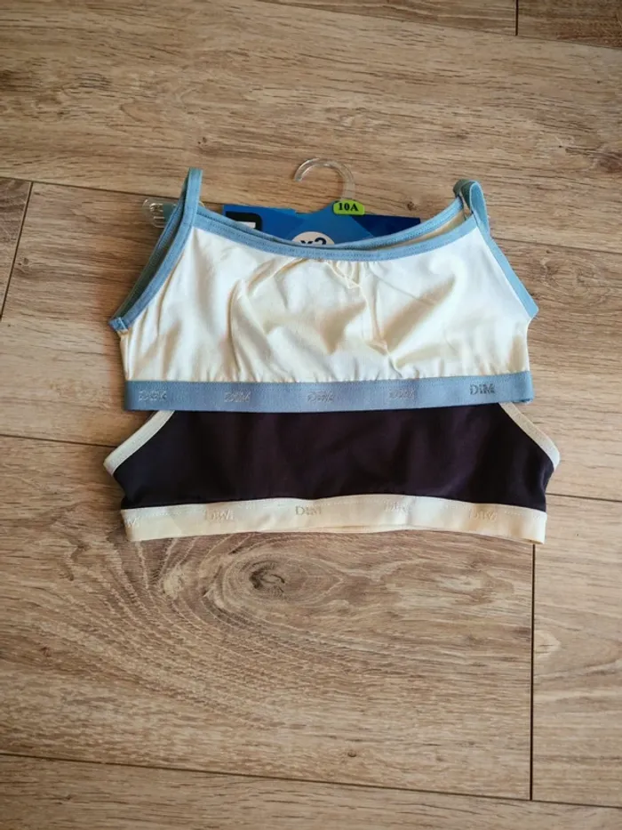 Lot de 2 brassière etam 10 ans