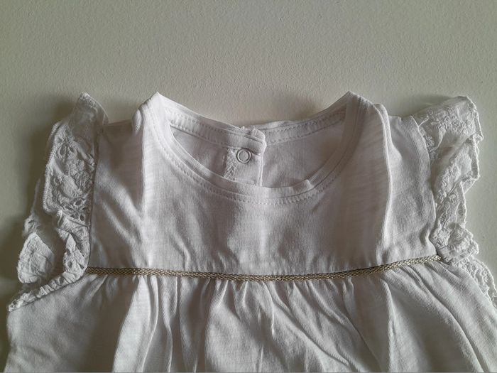 Tee shirt bébé fille sans manches avec dentelle blanc 12 mois - photo numéro 4