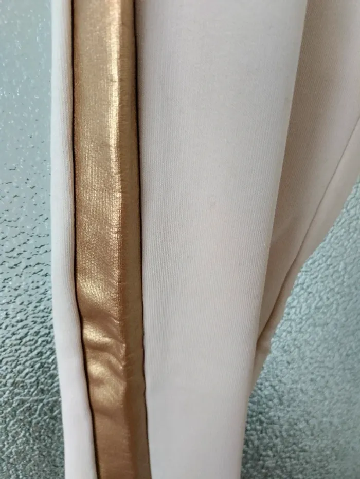 Magnifique jogging beige et doré kiabi taille XS - photo numéro 3