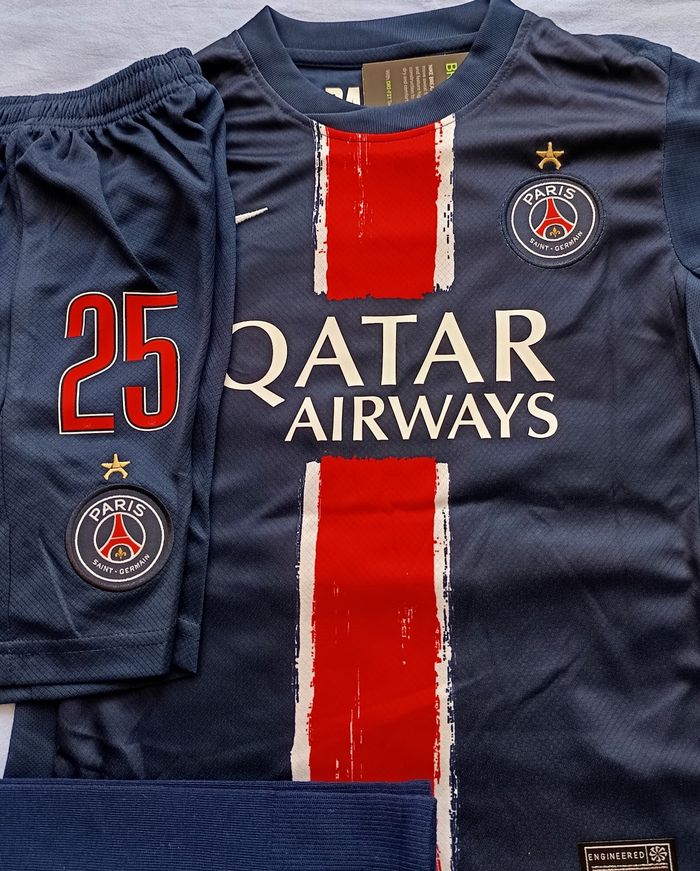 Maillot Psg Etoile enfant ( Collector Champions 2025 ) taille 12 ans + patchs - photo numéro 4