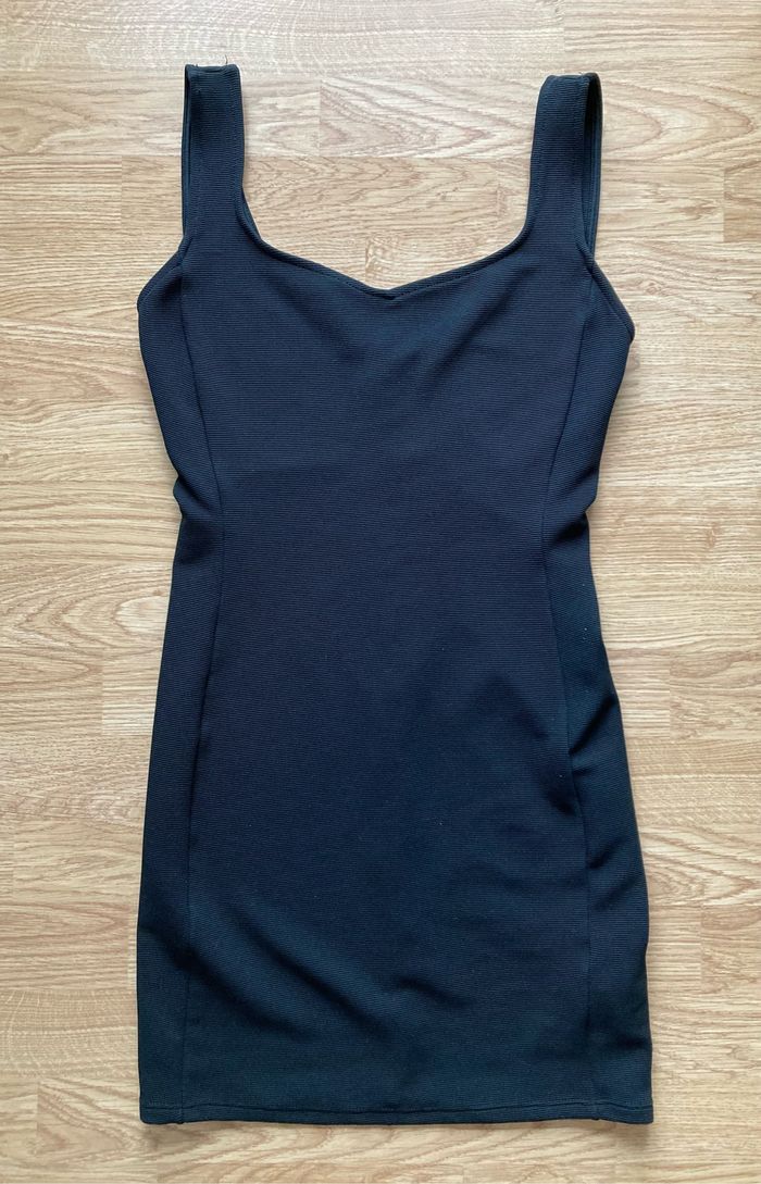 Robe noire moulante