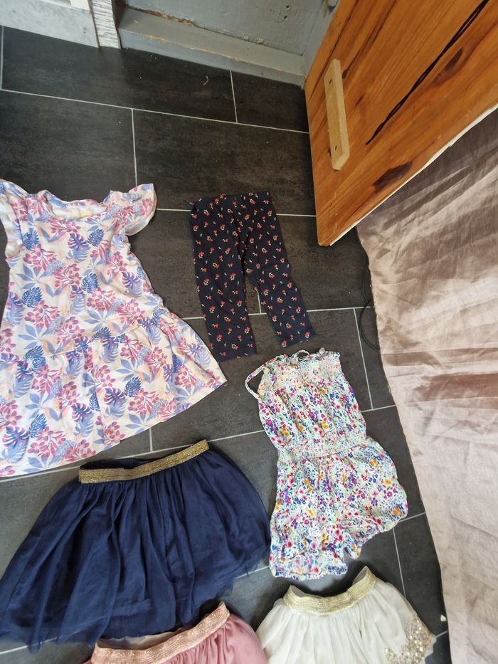 Lot vêtements 4 ans fille - photo numéro 3