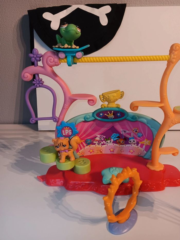 Petshop Cirque hasbro + 3 figurines et accessoires Taille hauteur 23cm longueur 28cm - photo numéro 4