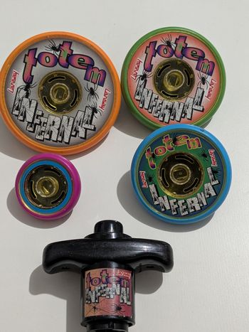 Lot de 4 toupies Vintage rare Lansay Totem infernal.