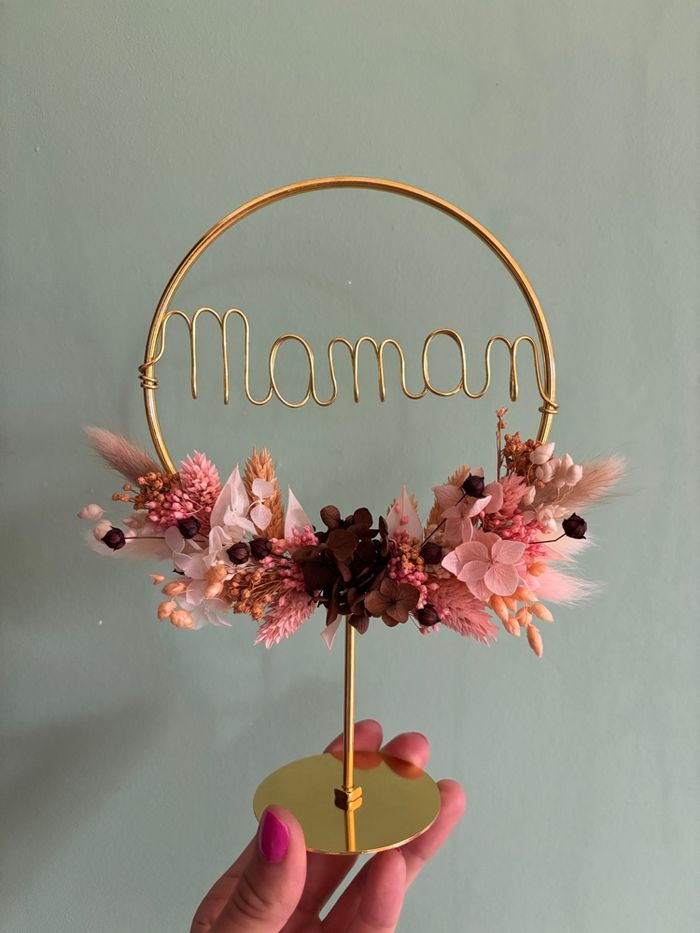 Couronne décorative sur pied "Maman" fête des mères - photo numéro 1