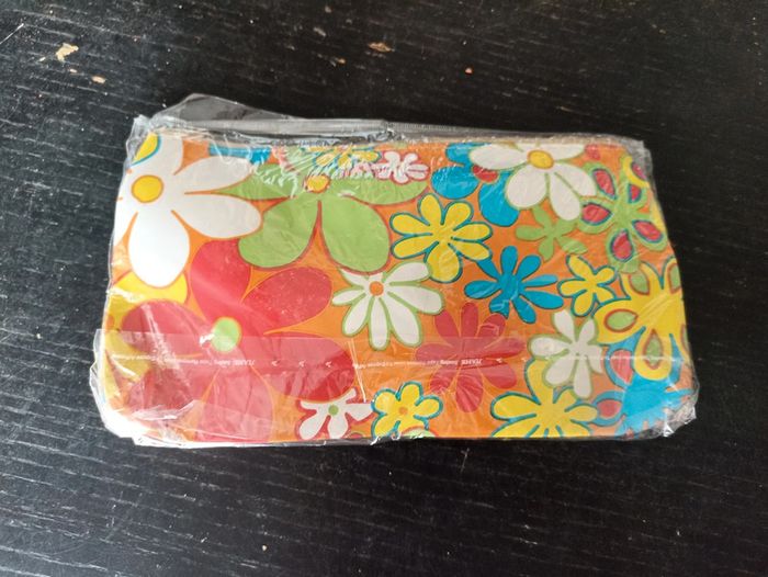 Trousse fleur avec fournitures scolaires - photo numéro 2