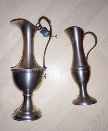 lot de 2 pichets en étain
Marques : Jean Goardere et Rose