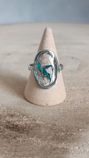 Superbe bague argenté et fleurs bleues