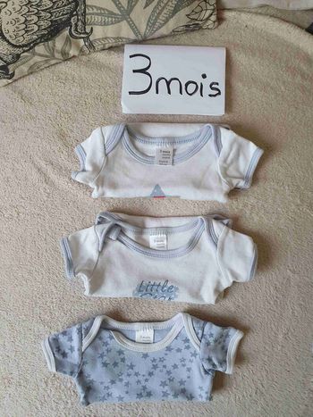 Lot 3 body bébé 3 mois