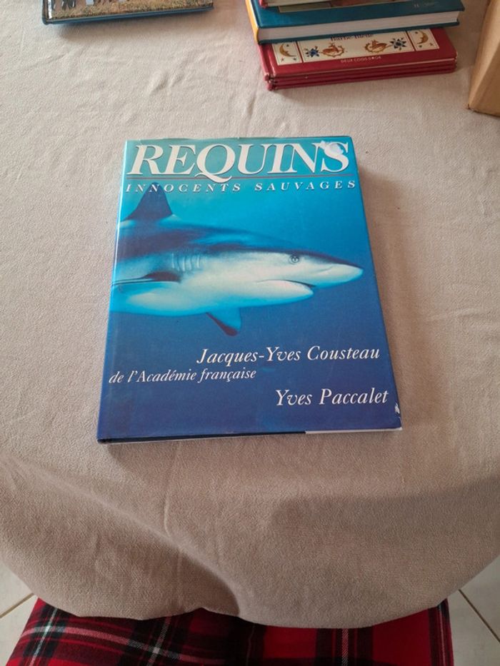 Livre requins innocents sauvages