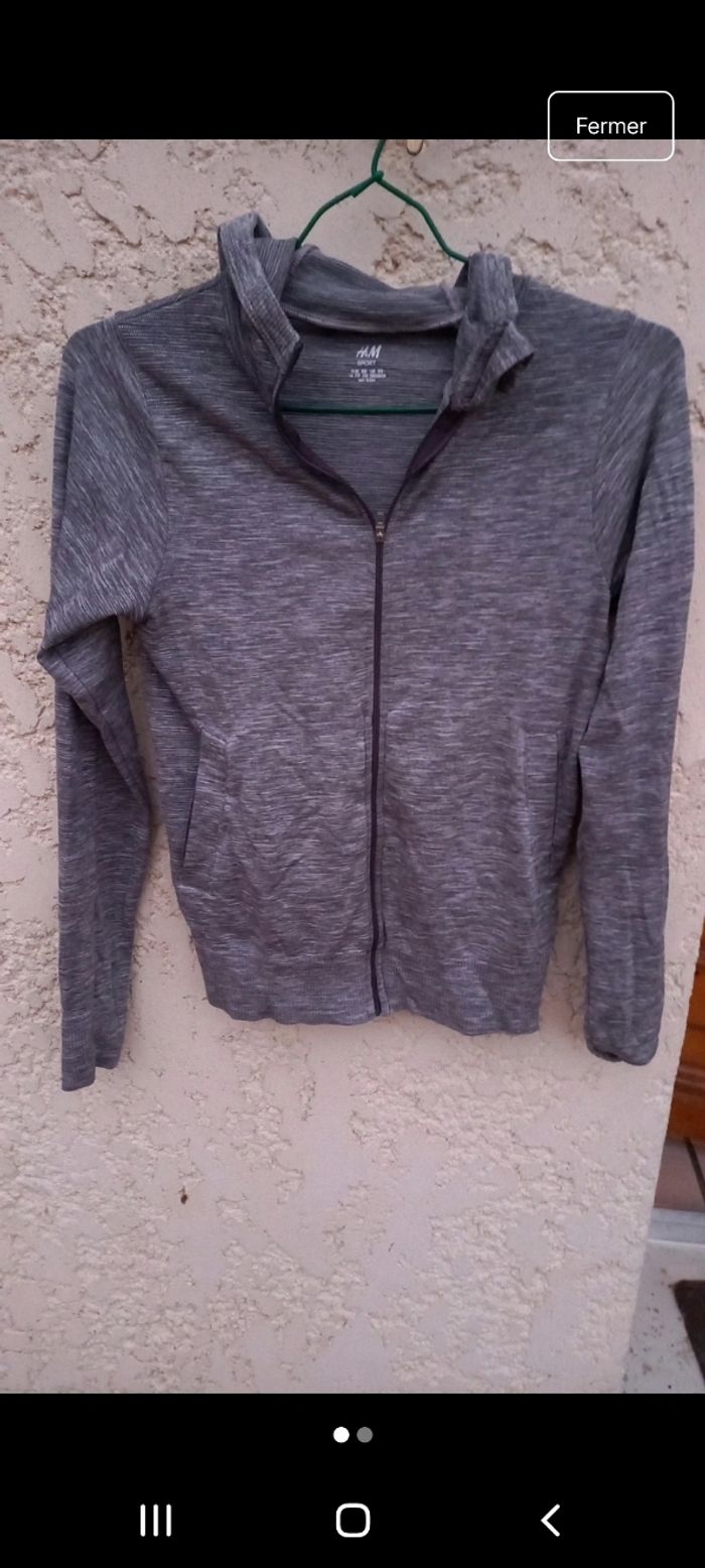 Gilet fin à capuche