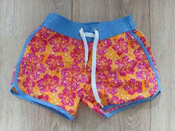 Short à fleurs 4ans