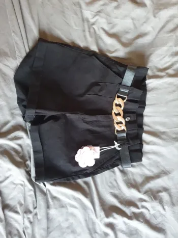 Short noir