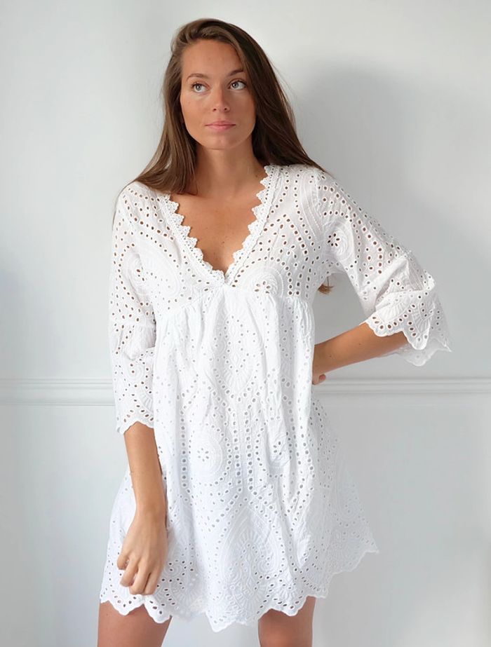 🌟 Robe blanche à broderie - photo numéro 6