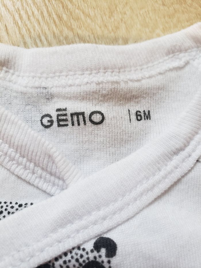 Lot bodies taille 6mois - photo numéro 2