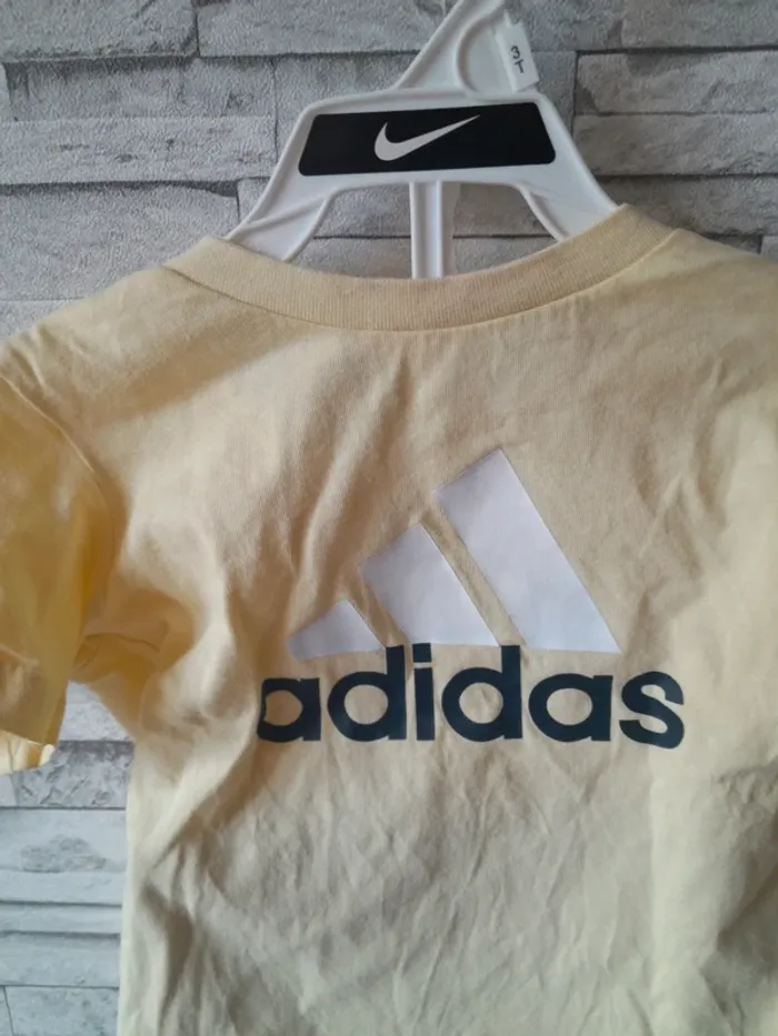 Ensemble short + t-shirt marque Adidas - Très bon état- Taille 24 mois - photo numéro 3