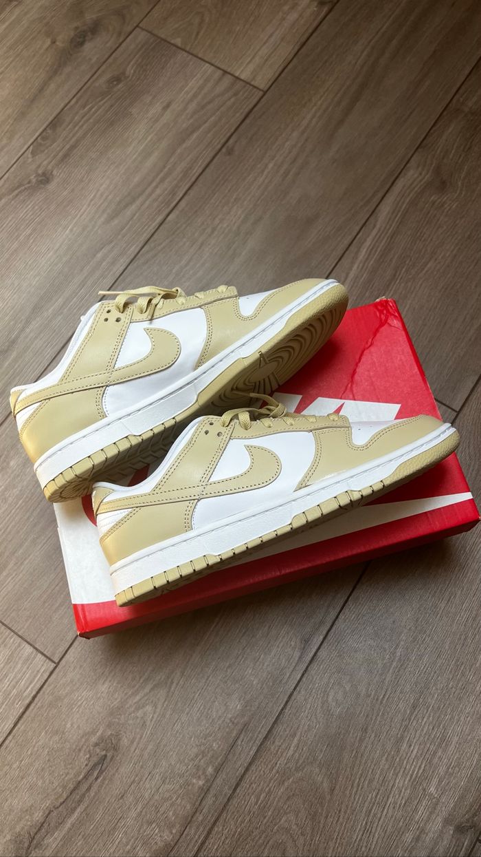 Baskets Nike dunk low gold - photo numéro 3